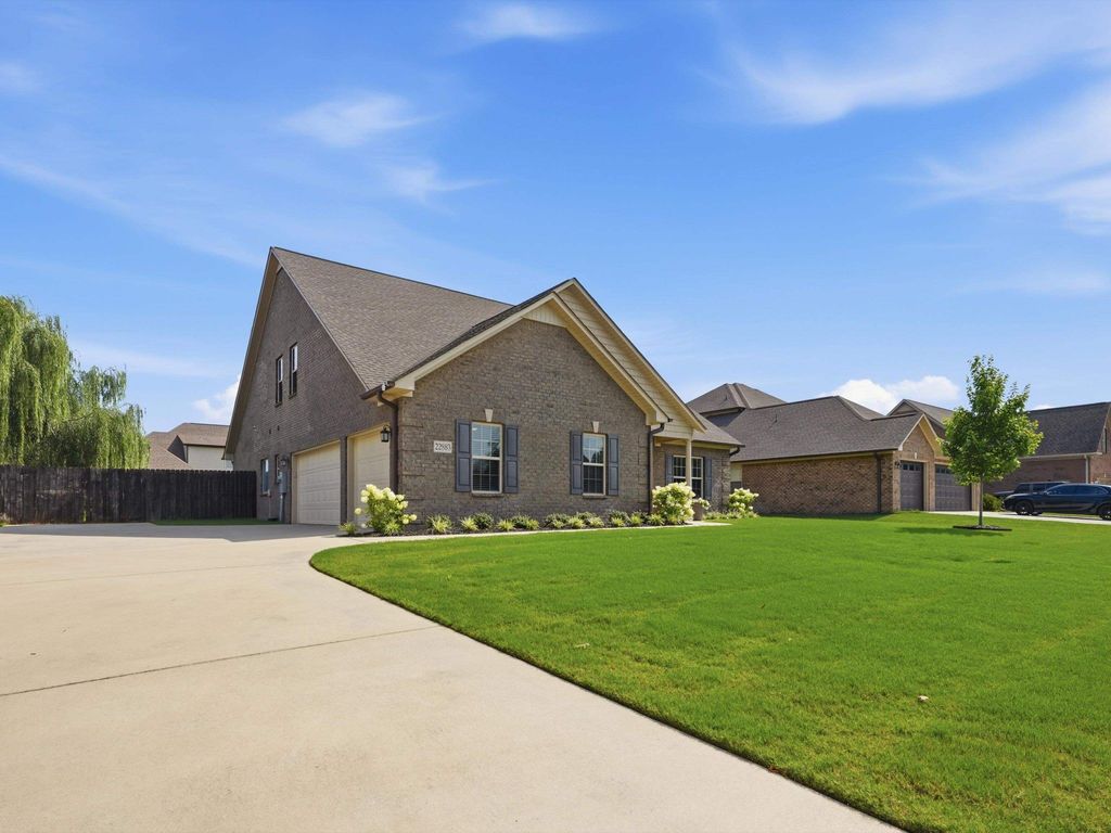Photo of 22883 Pin Oak Dr, Athens, AL 35613 (MLS # 529977)