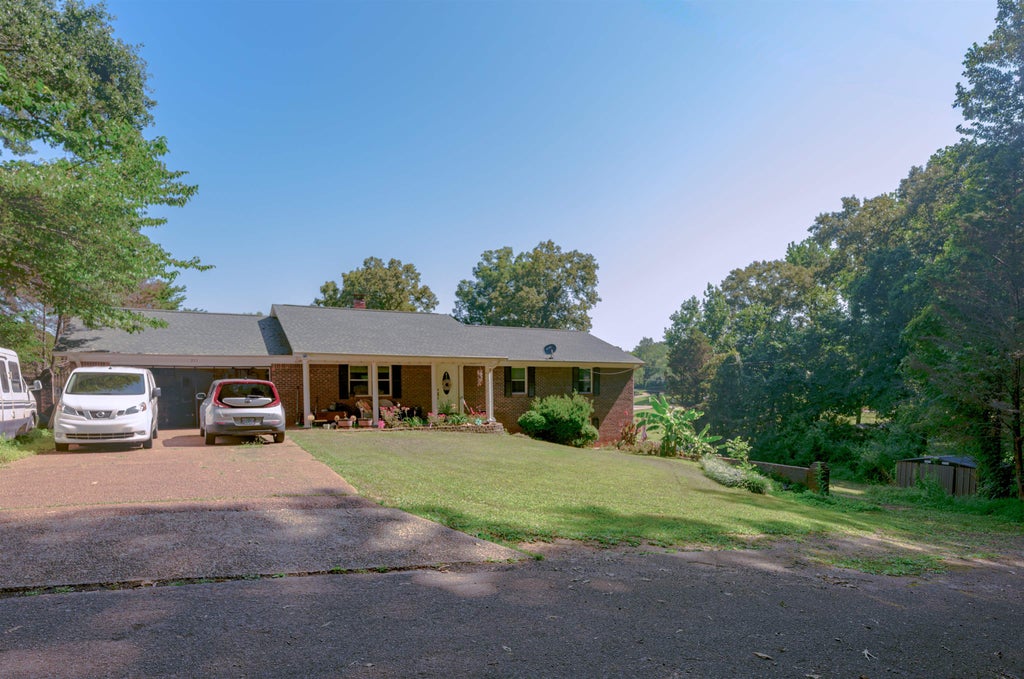 Photo of 215 Crockett Cir, Florence, AL 35630 (MLS # 529829)
