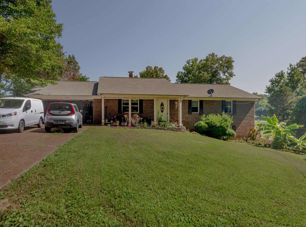 Photo of 215 Crockett Cir, Florence, AL 35630 (MLS # 529829)