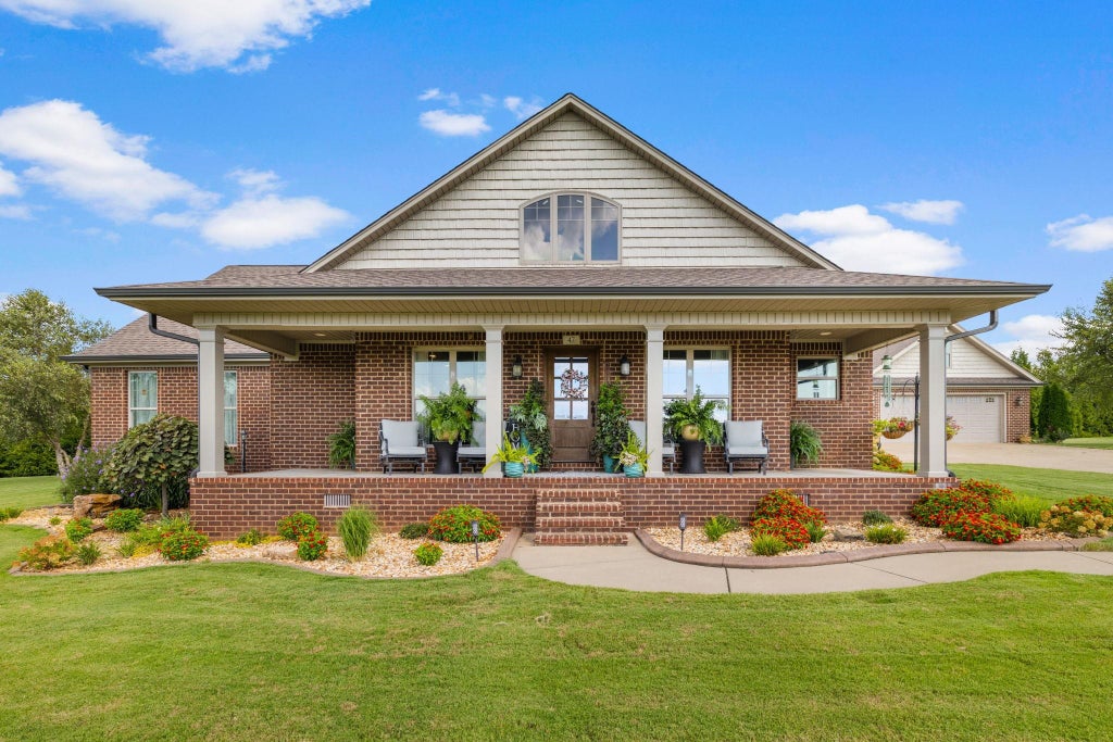 Photo of 47 Maplewood Cir, Killen, AL 35645 (MLS # 531030)