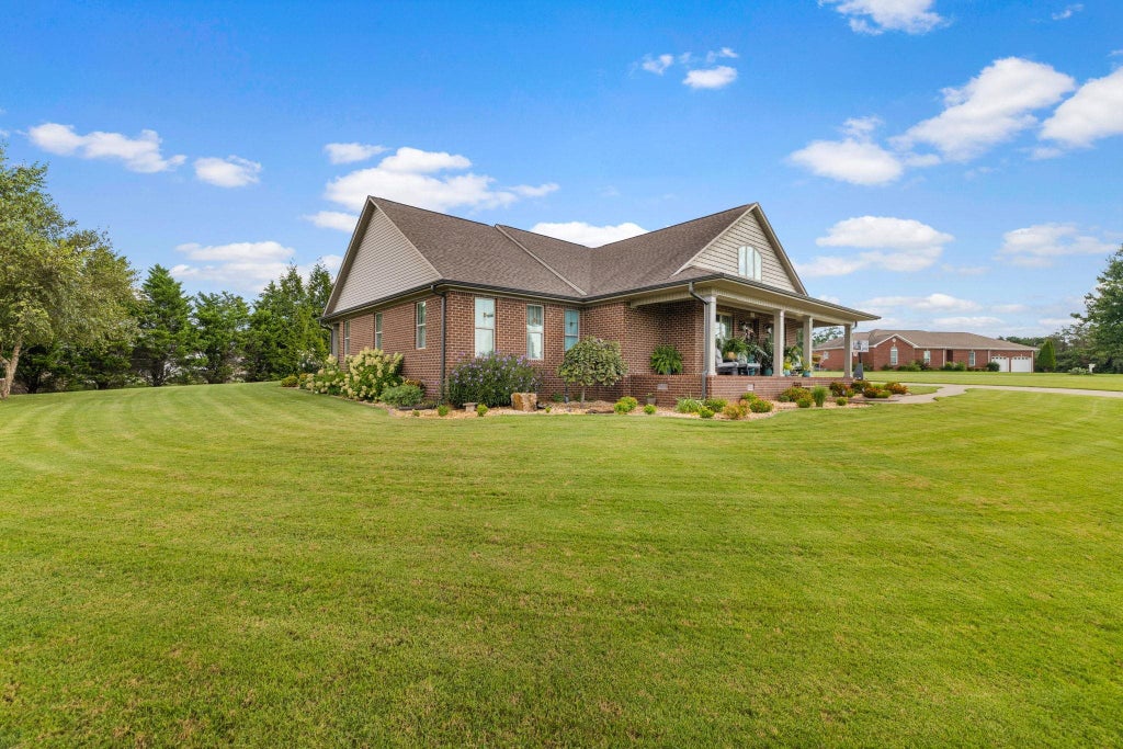 Photo of 47 Maplewood Cir, Killen, AL 35645 (MLS # 531030)