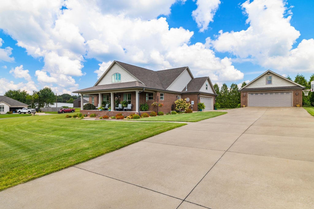 Photo of 47 Maplewood Cir, Killen, AL 35645 (MLS # 531030)