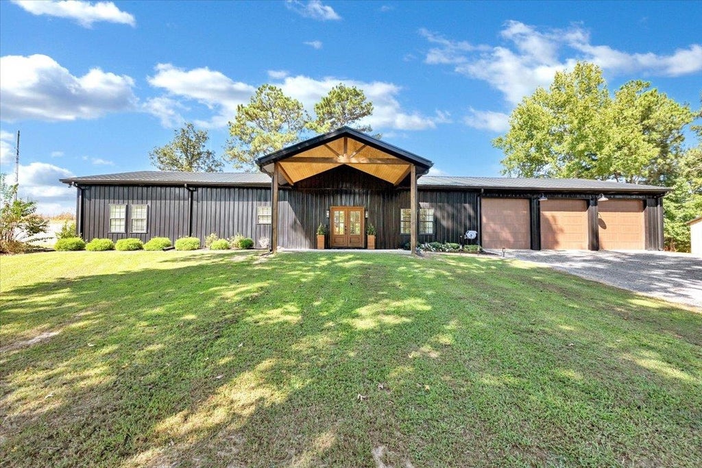 Photo of 901 Co Rd 1621, Cullman, AL 35058 (MLS # 531199)