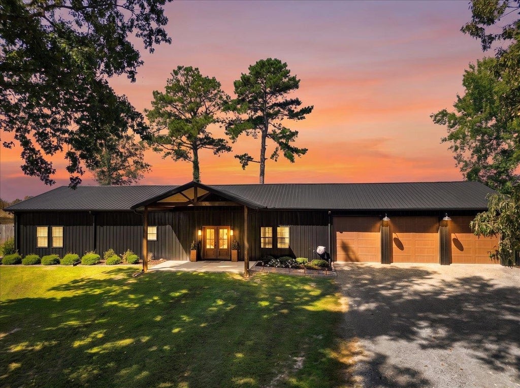 Photo of 901 Co Rd 1621, Cullman, AL 35058 (MLS # 531199)