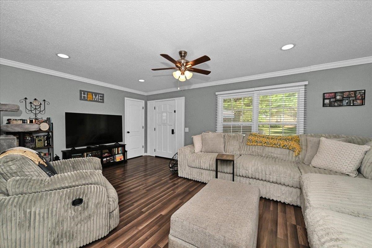 1518 Lindsey Dr SW