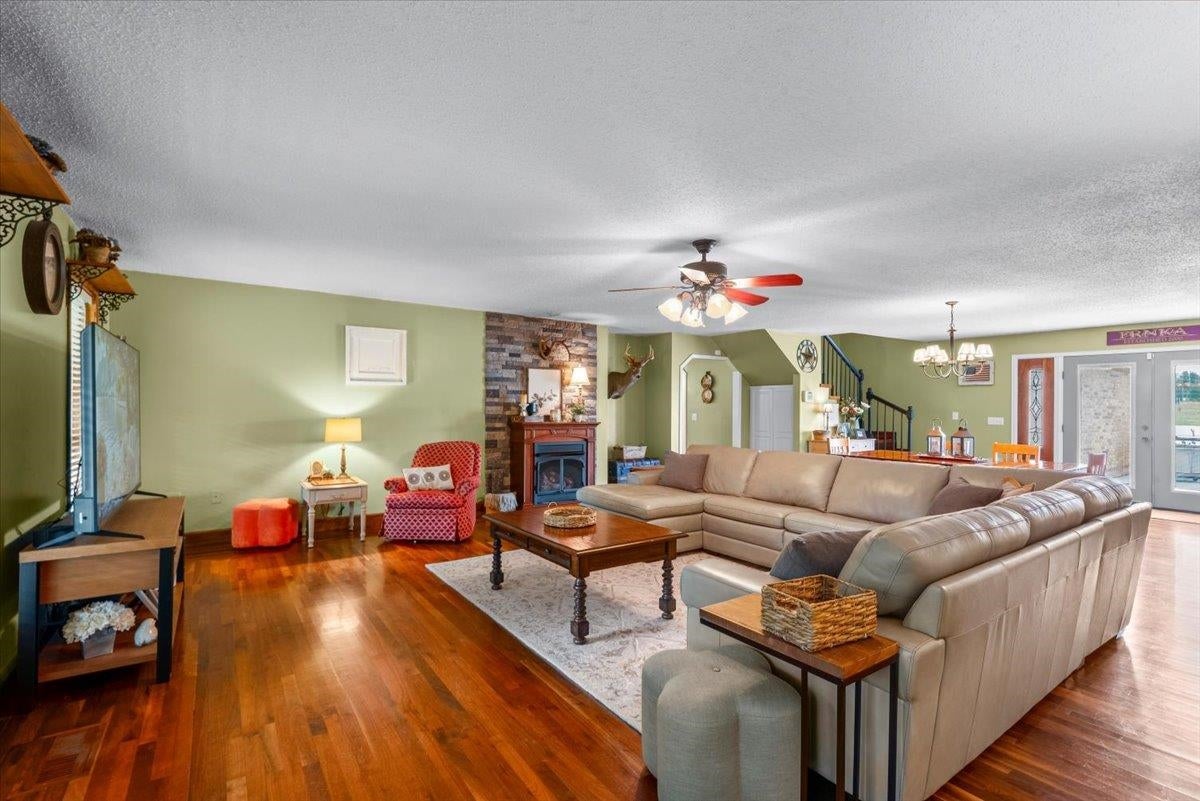 1410 Co Rd 1716