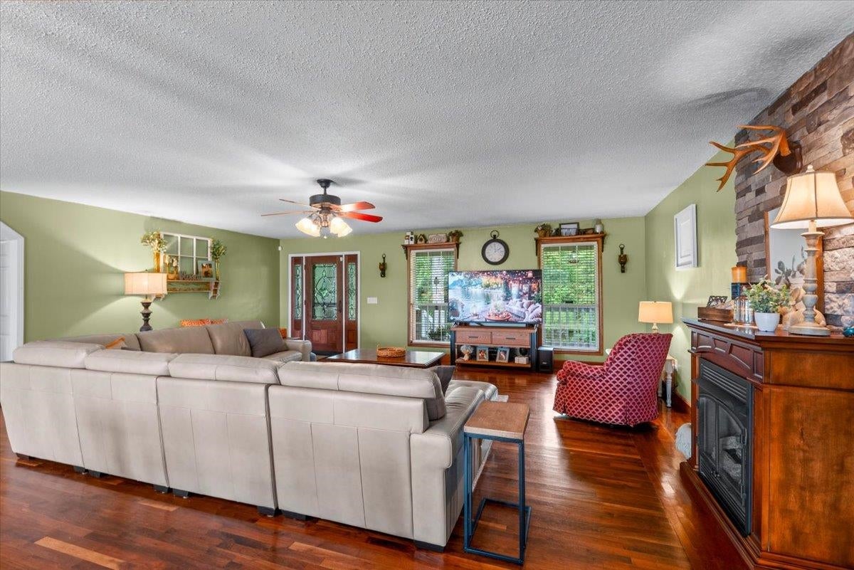 1410 Co Rd 1716