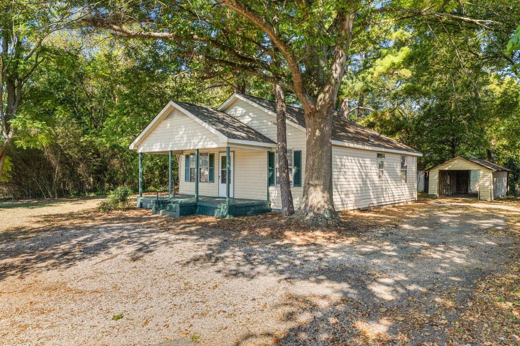 Photo of 603 Highland Ave, Muscle Shoals, AL 35661 (MLS # 531674)