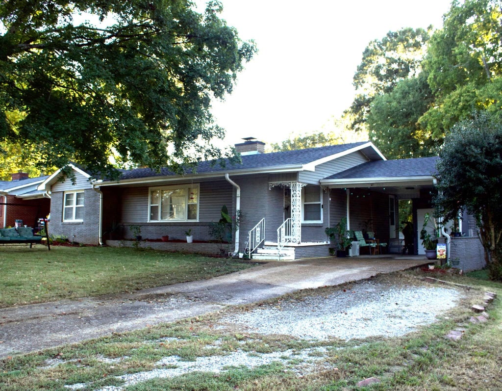 Photo of 2349 McBurney Dr, Florence, AL 35630 (MLS # 531691)