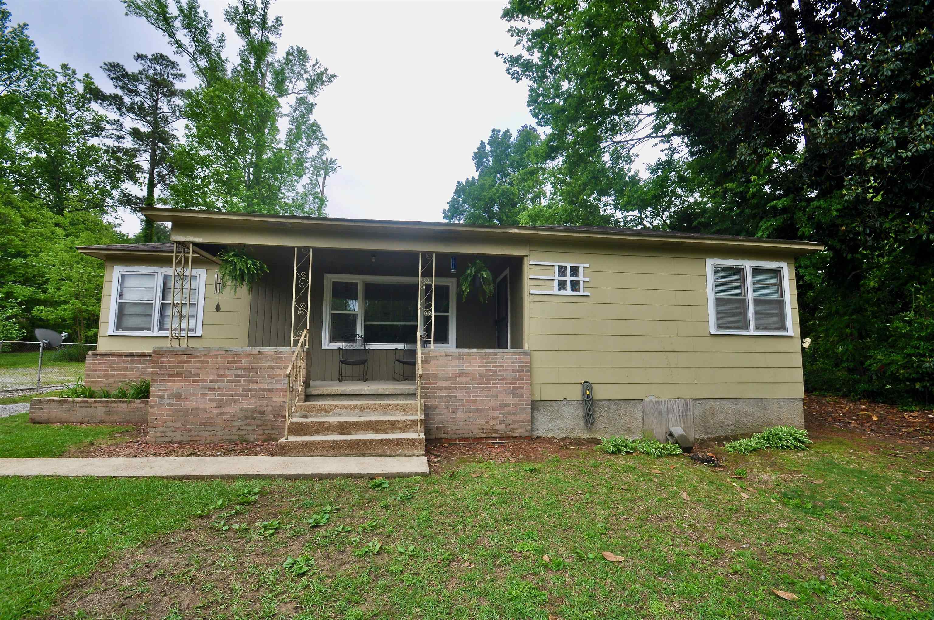 1400 NW Lakeside Dr