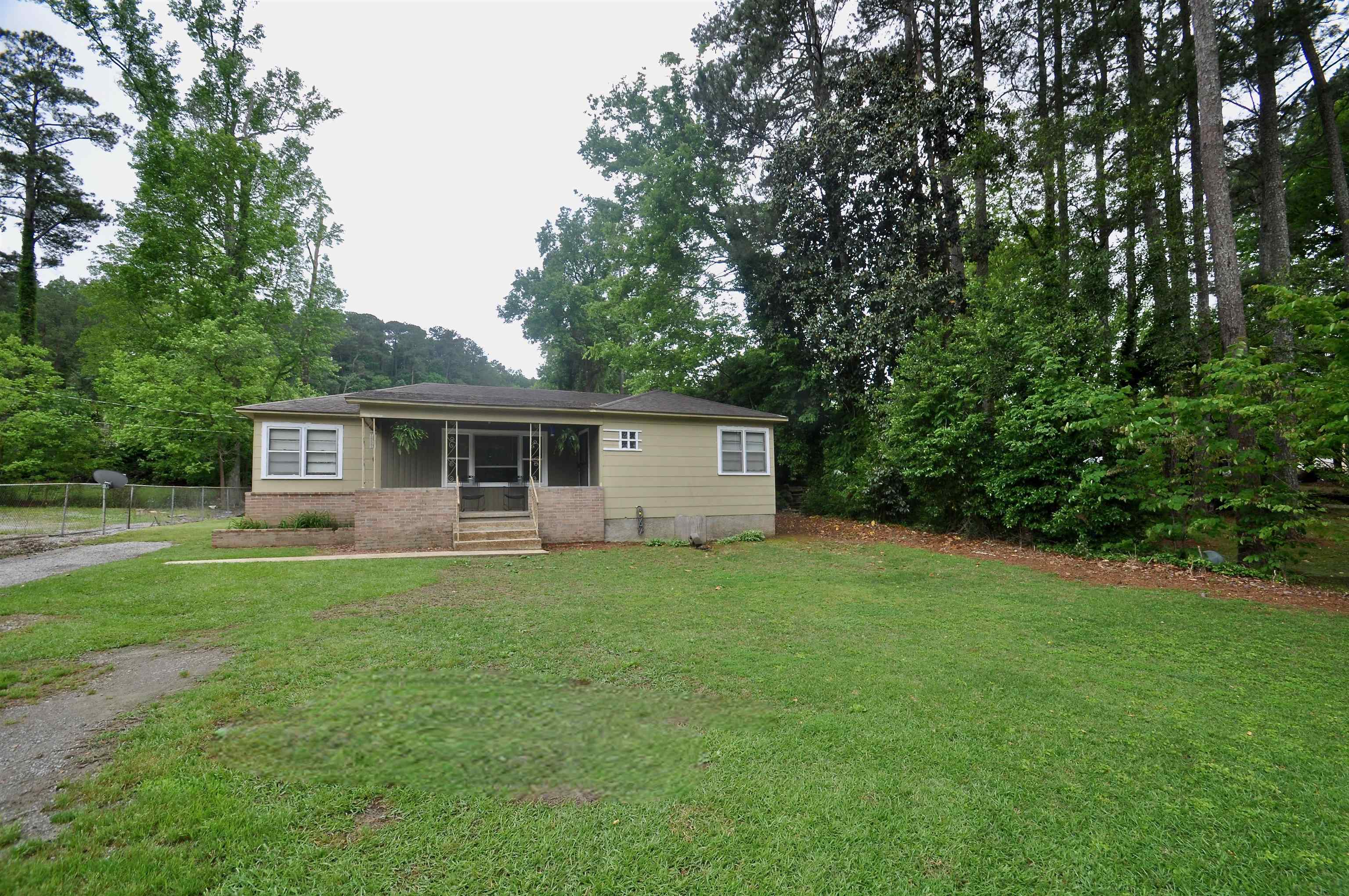 1400 NW Lakeside Dr