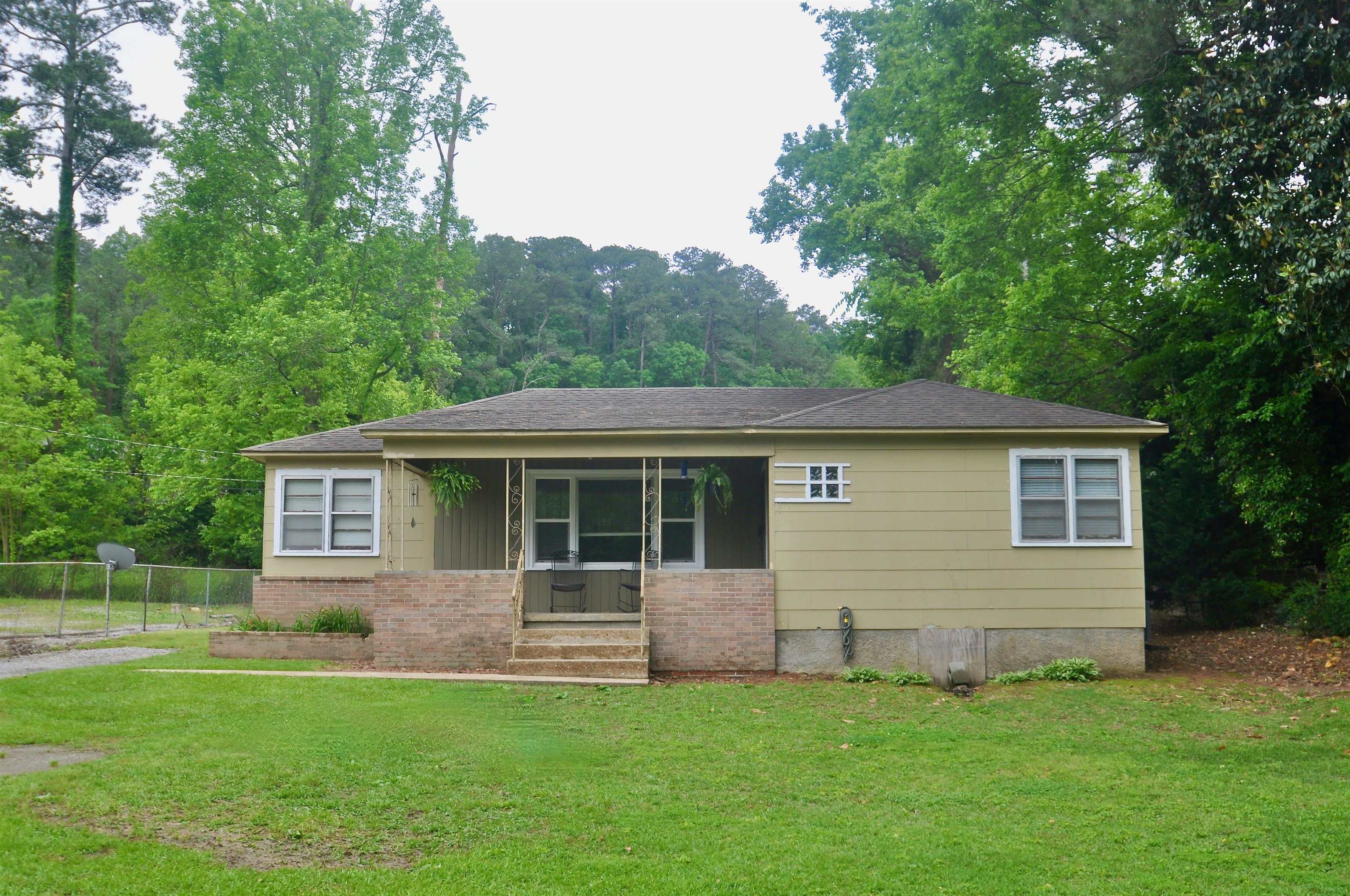 1400 NW Lakeside Dr
