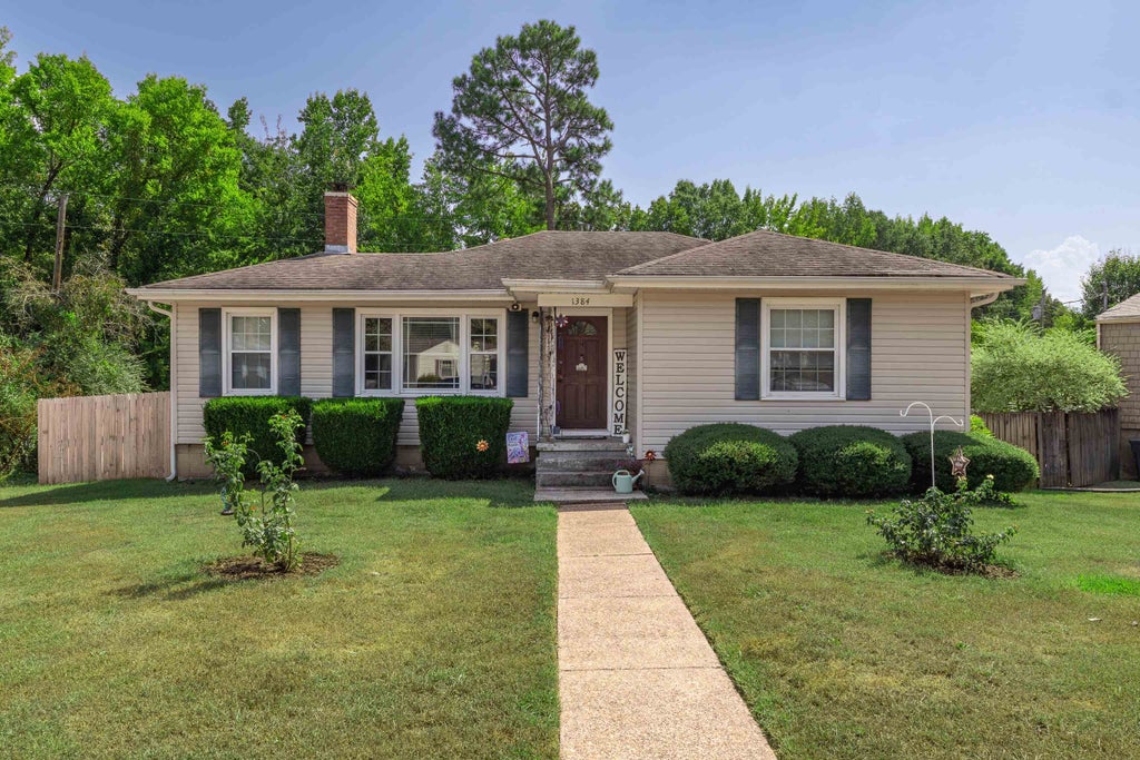 Photo of 1384 James St, Florence, AL 35630 (MLS # 531357)