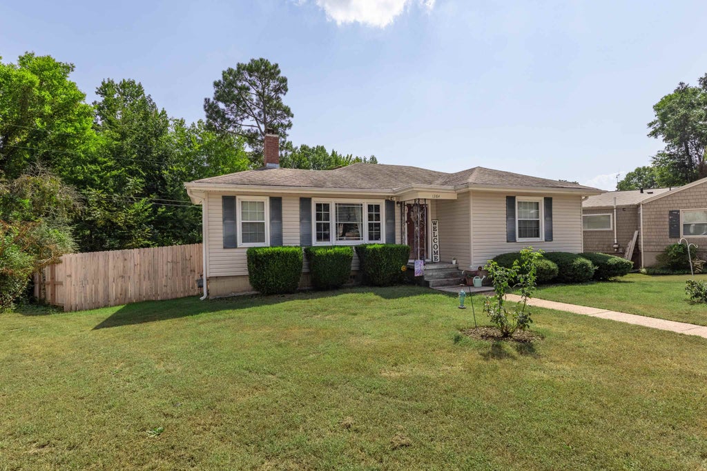 Photo of 1384 James St, Florence, AL 35630 (MLS # 531357)