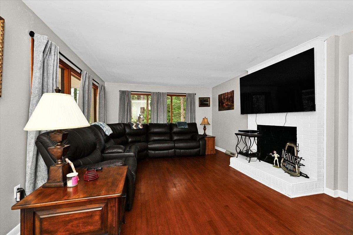 302 Broadway Cir