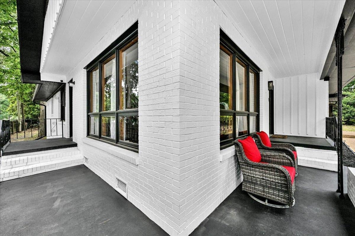 302 Broadway Cir