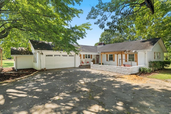 4020 COUNTY ROAD 200, FLORENCE, AL 35633 - Image f6c52aeaf0abfcfbaaf8eb8ef46e8fb7/3866803863