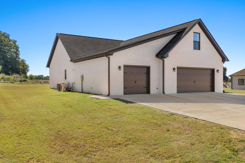 Photo of 200 Spry Way, Killen, AL 35645 (MLS # 531639)
