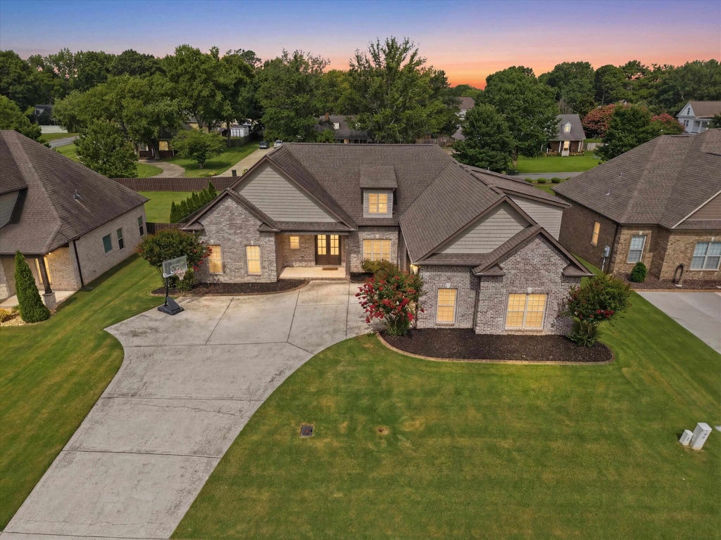 Photo of 22663 Bluffview Dr, Athens, AL 35613 (MLS # 530120)