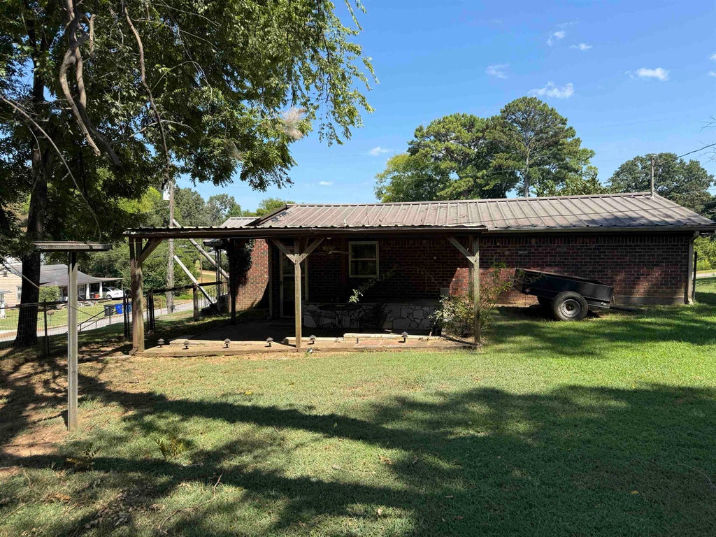 Photo of 552 High St, Florence, AL 35630 (MLS # 531300)
