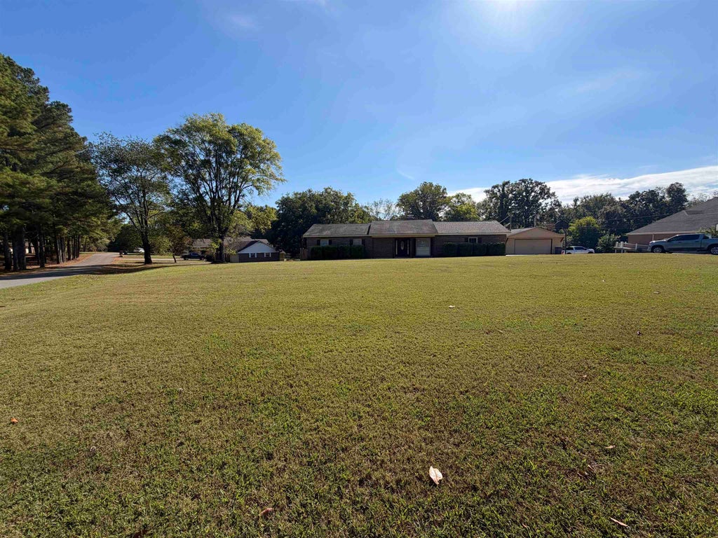 Photo of 301 Cypress Cv, Florence, AL 35634 (MLS # 531894)