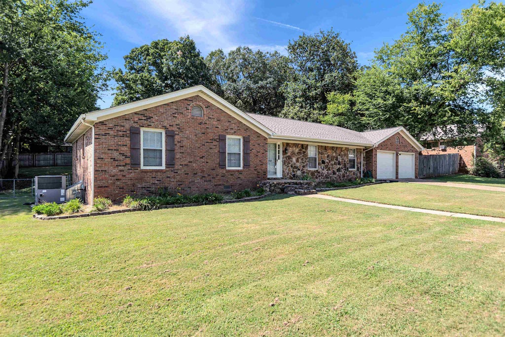 Photo of 1907 Broadway Blvd, Florence, AL 35630 (MLS # 531769)
