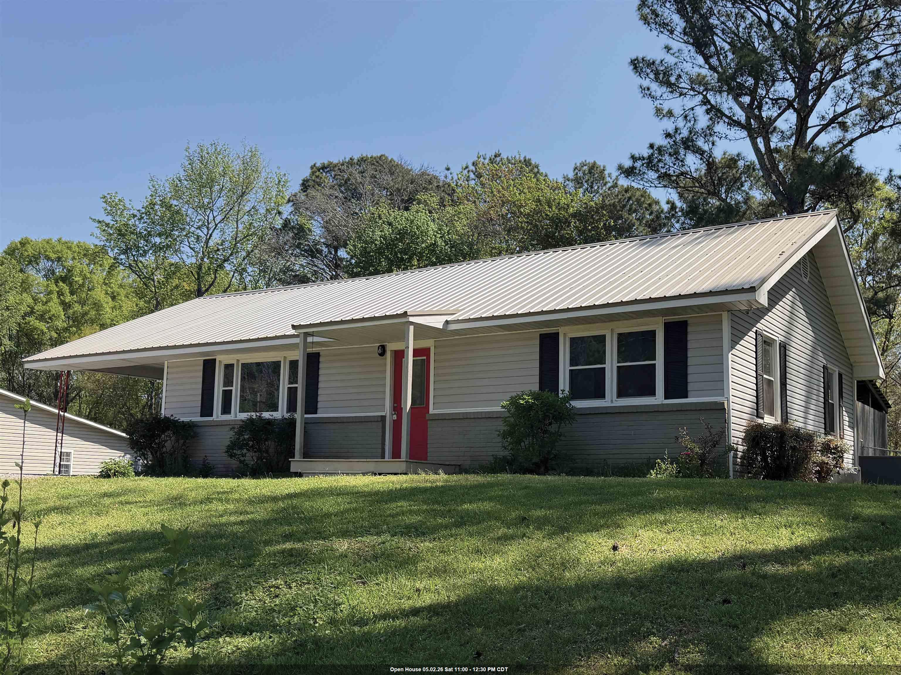Photo 1 of 29 — 208 Piney Point Dr NW, Cullman, AL 35055