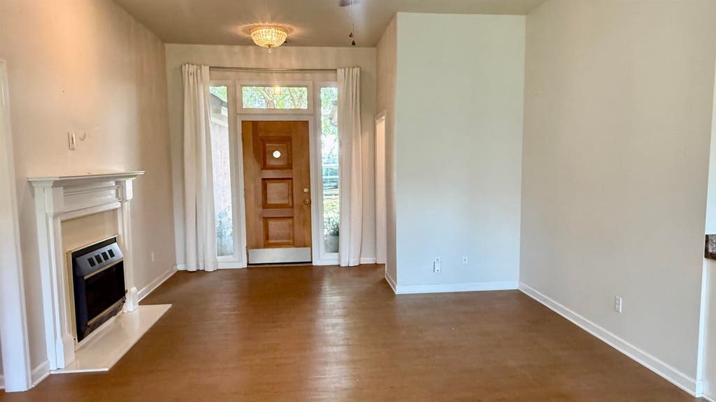 Photo of 305 E Pershing Ave, Muscle Shoals, AL 35661 (MLS # 530126)