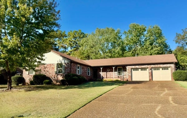 109 CREEKWOOD CIR, FLORENCE, AL 35630 - Image fecb1b2d9b3fea68d458db3b1bafc3e2/1834662628