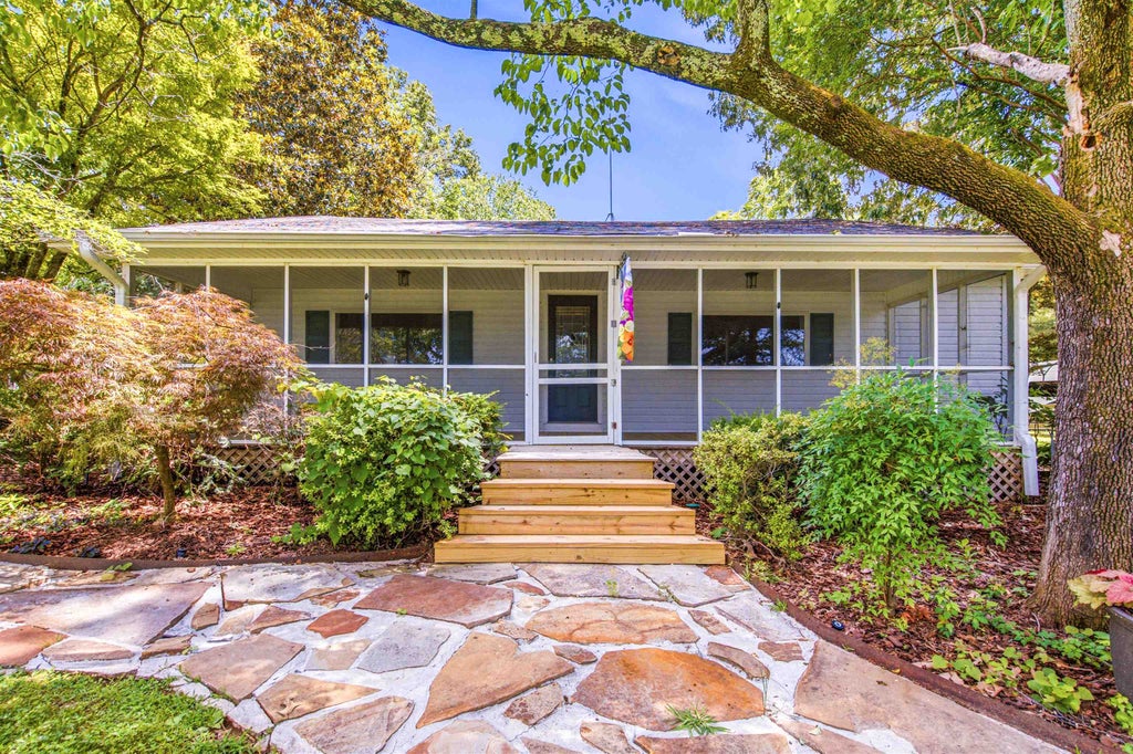 Photo of 19758 Riverside St, Athens, AL 35611 (MLS # 529728)