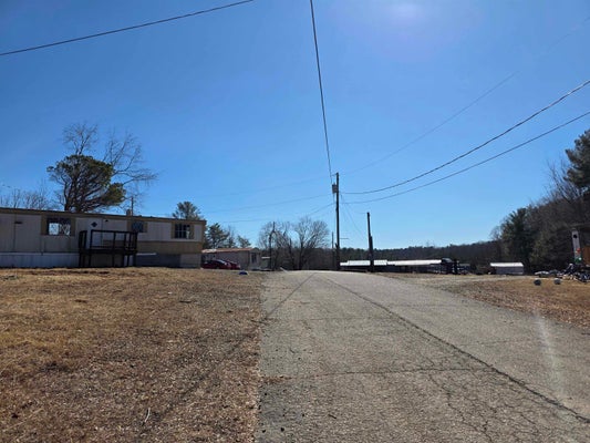 15 SPRUCE PINE LN, BASSETT, VA 24055 - Image 013b9016d36e7aa0fcd619d31c8fd3a1/1809175585