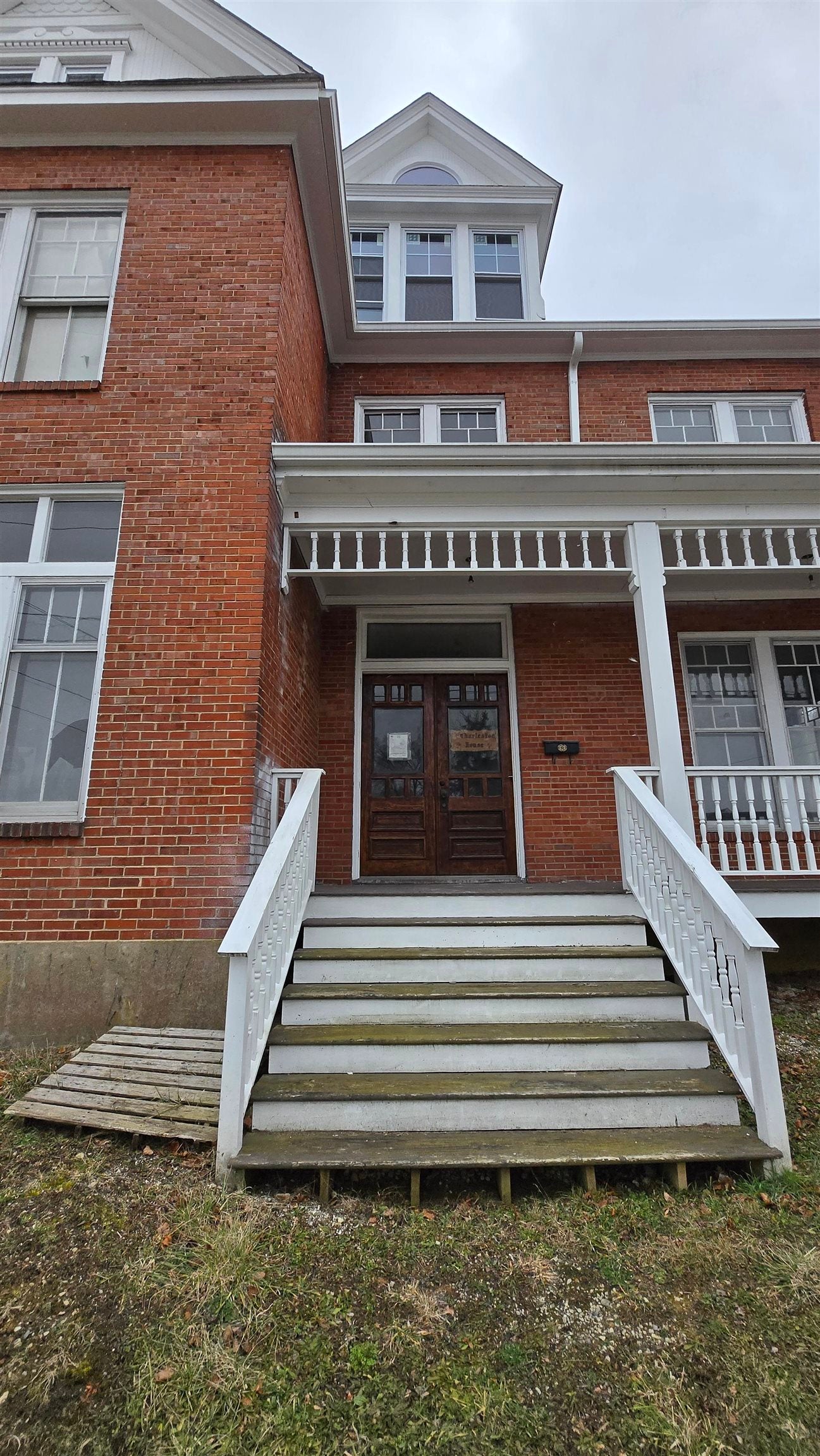 19 First Street SW