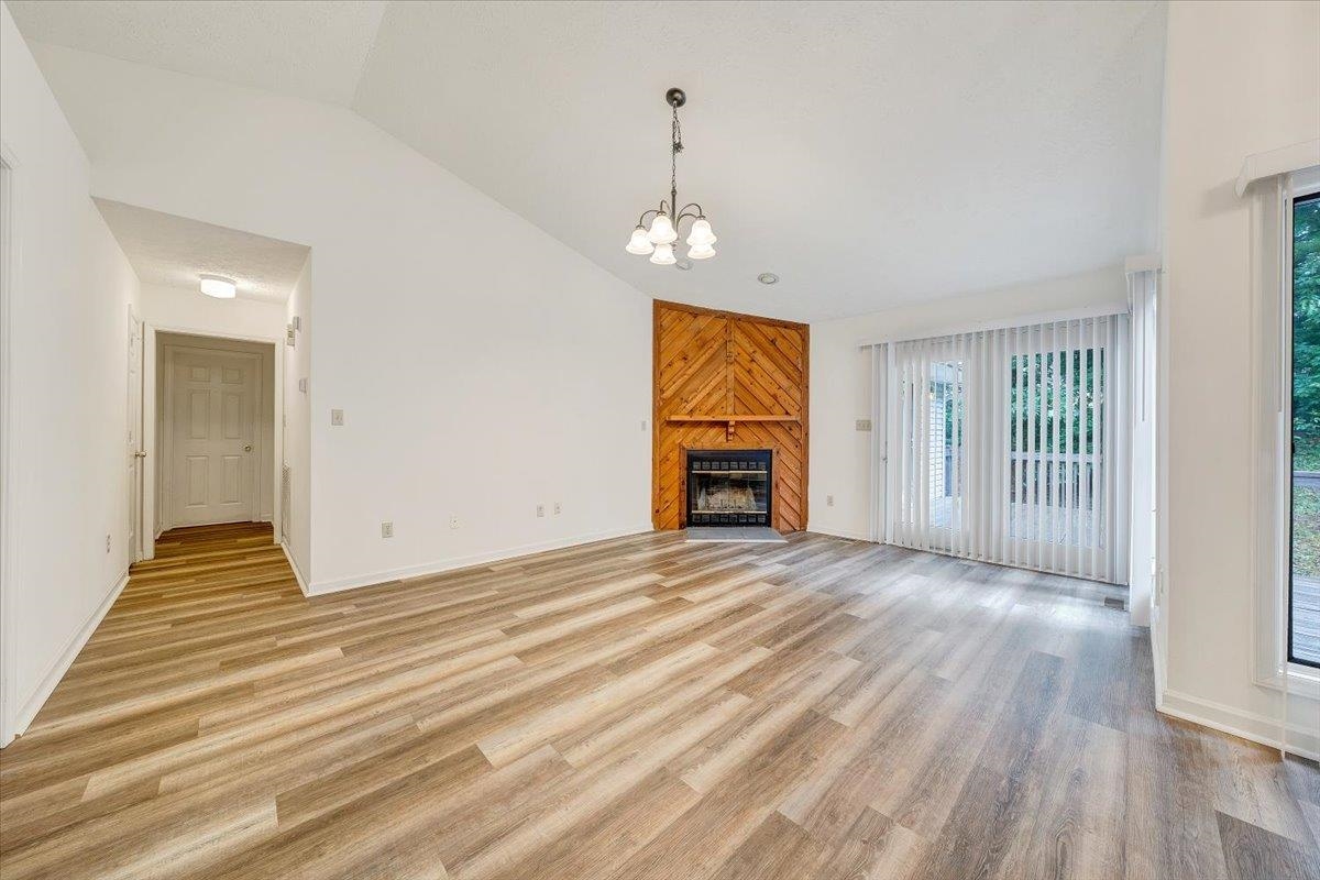 206 Sheppard Avenue