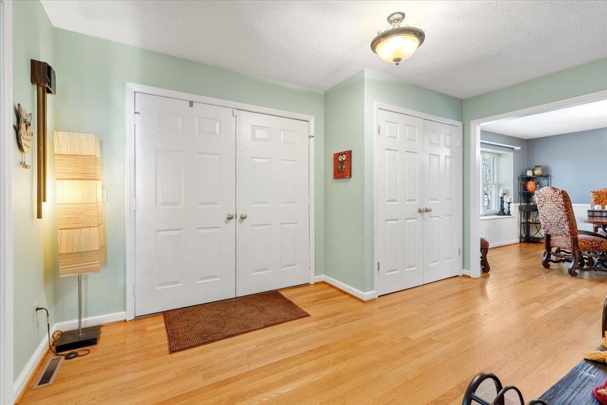 1192 ROUND MEADOW Drive