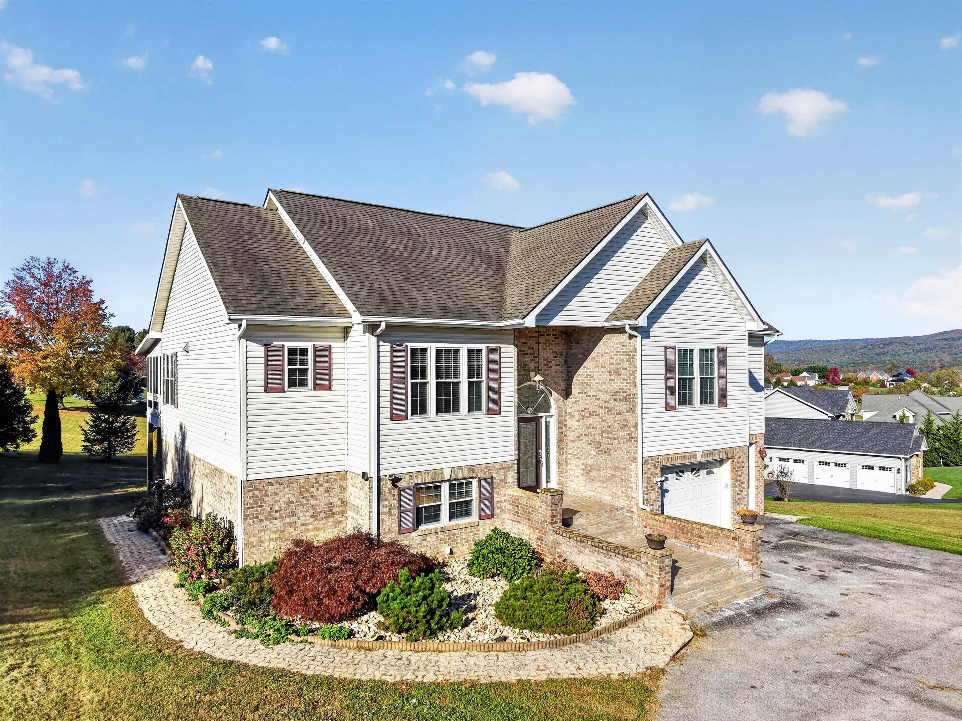 1701 Stratford View Drive