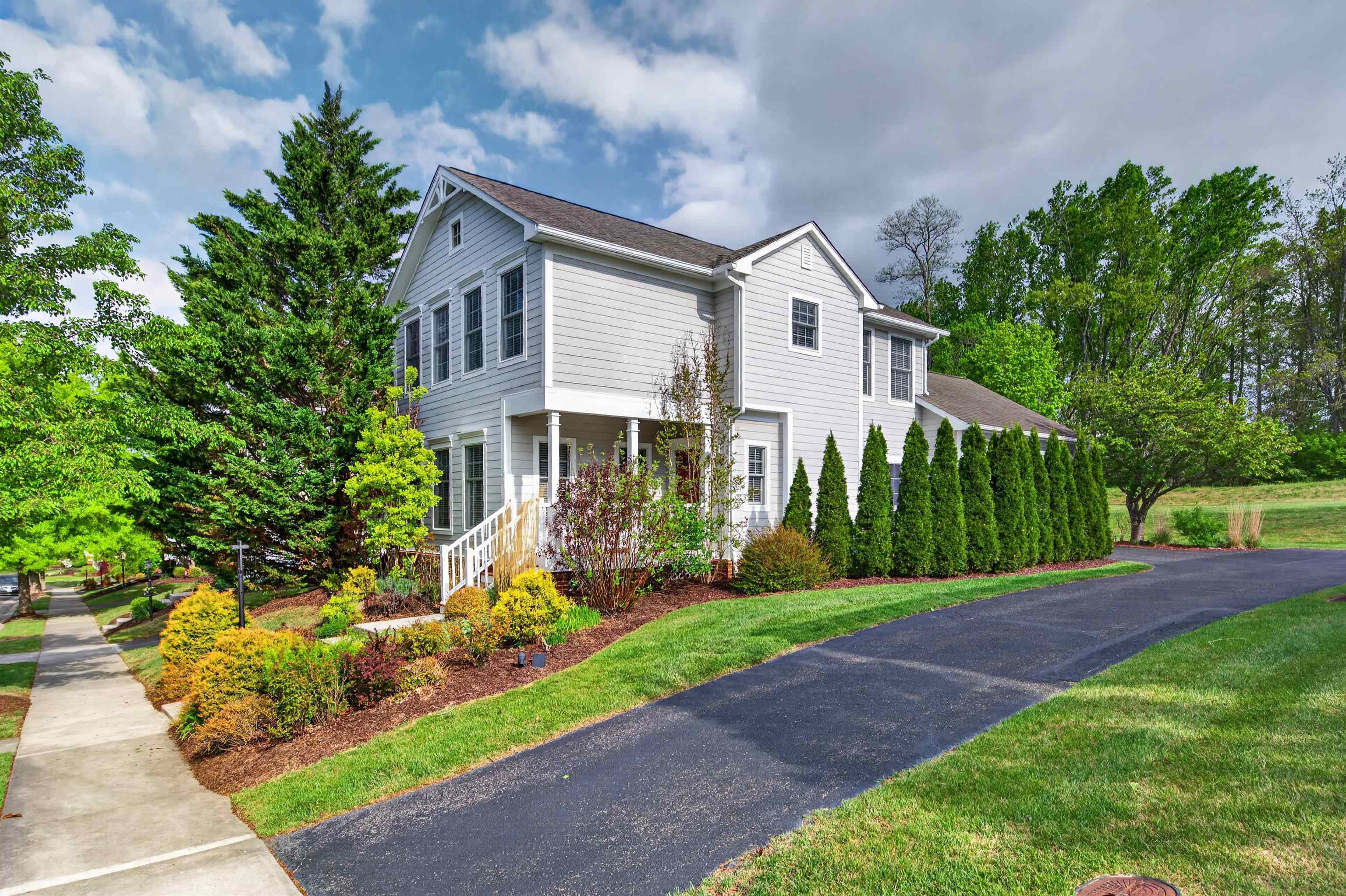 1121 Brook Circle