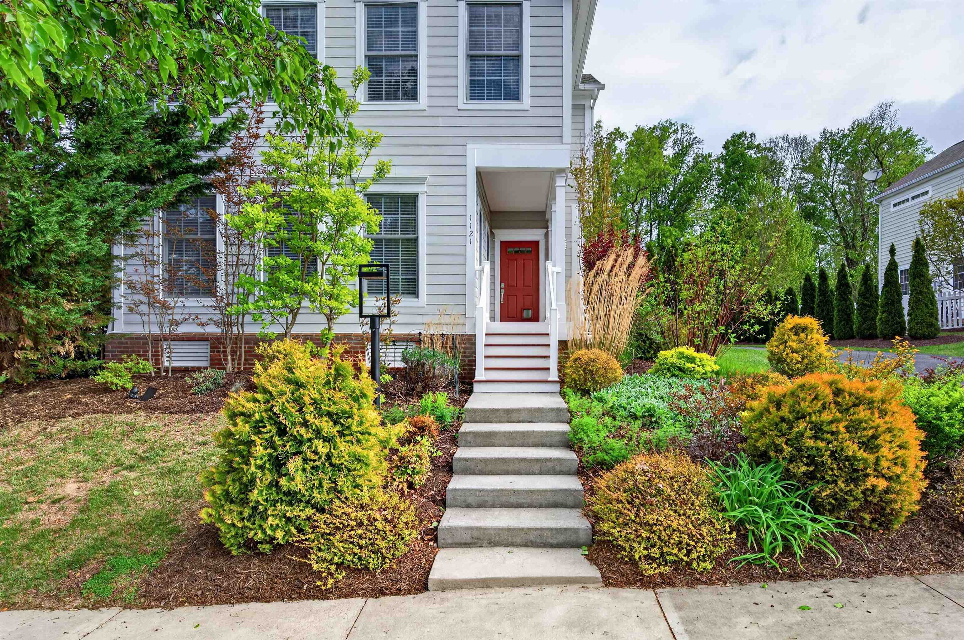 1121 Brook Circle