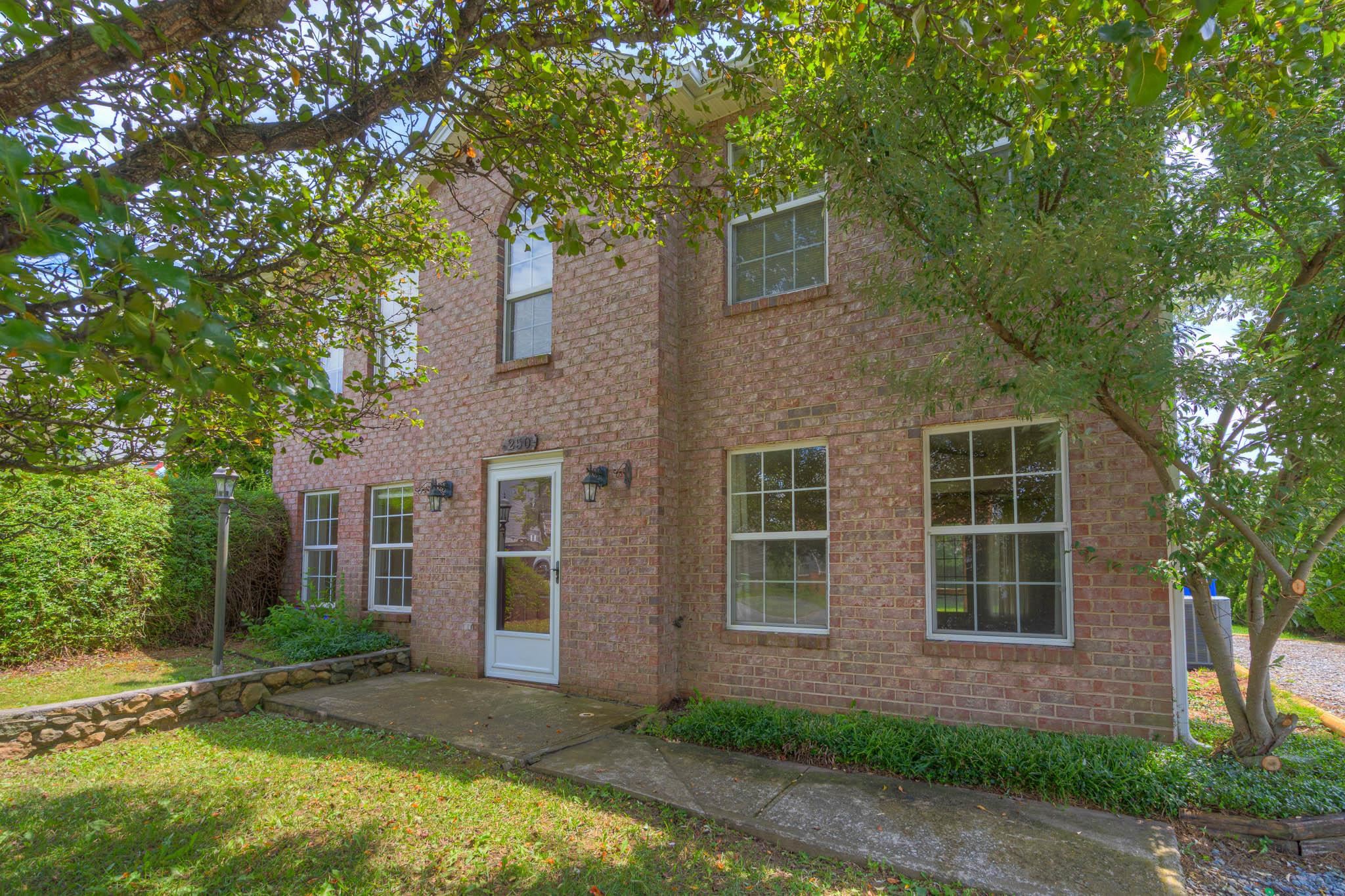 250 Sequoia Circle NW