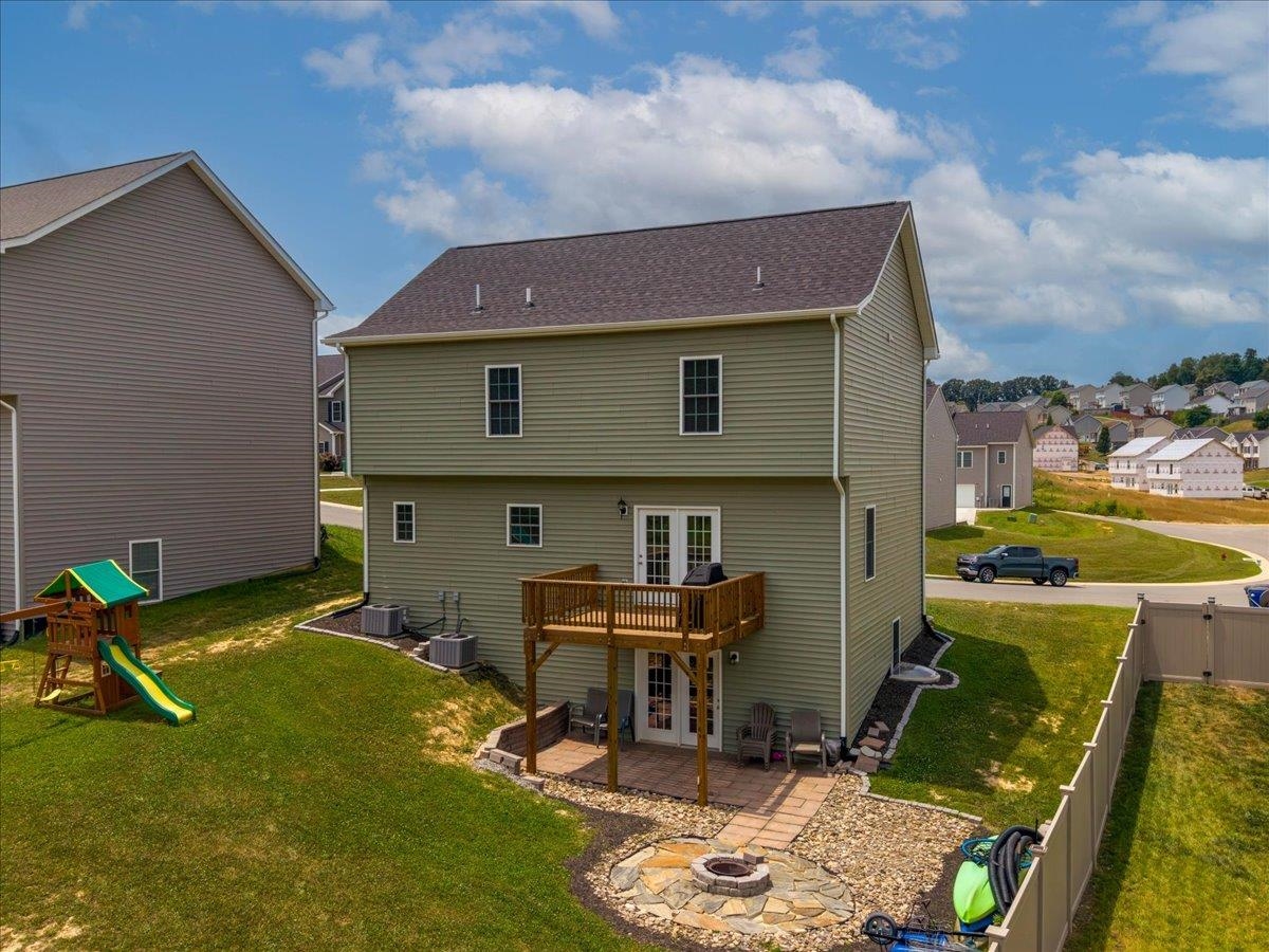 990 Holland Loop