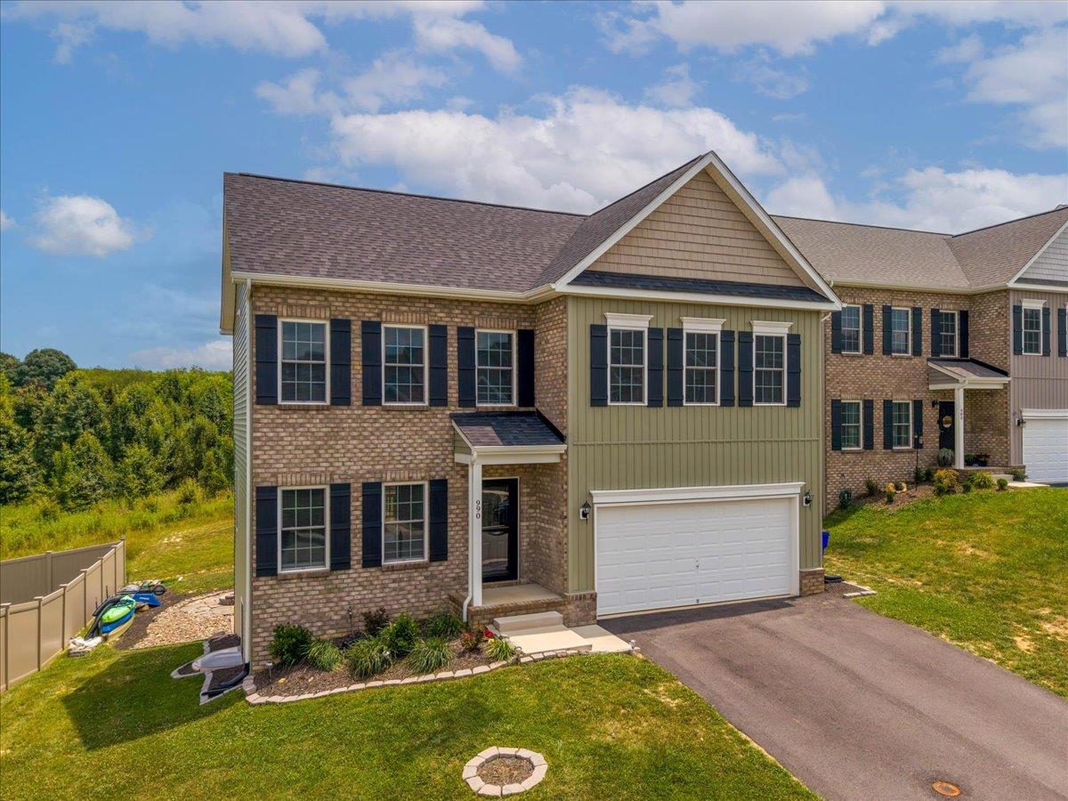 990 Holland Loop