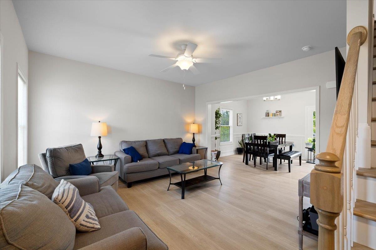 990 Holland Loop