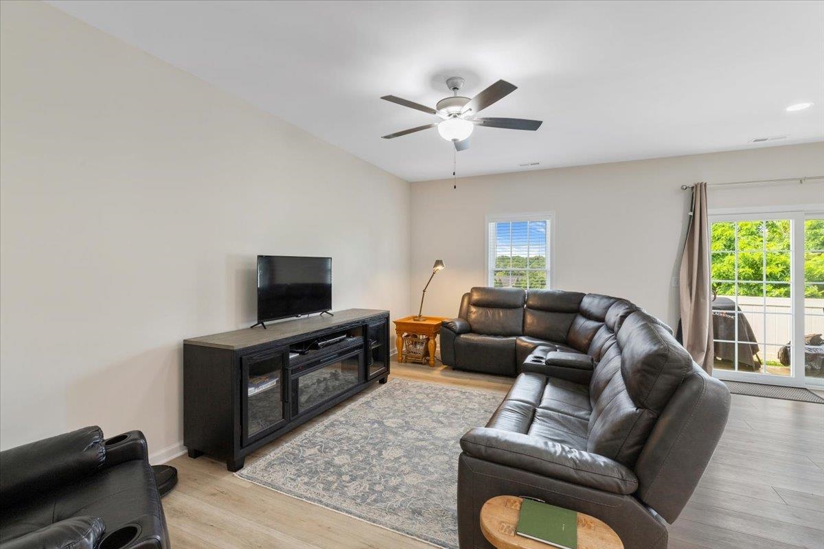 6136 WARREN NEWCOMB Drive