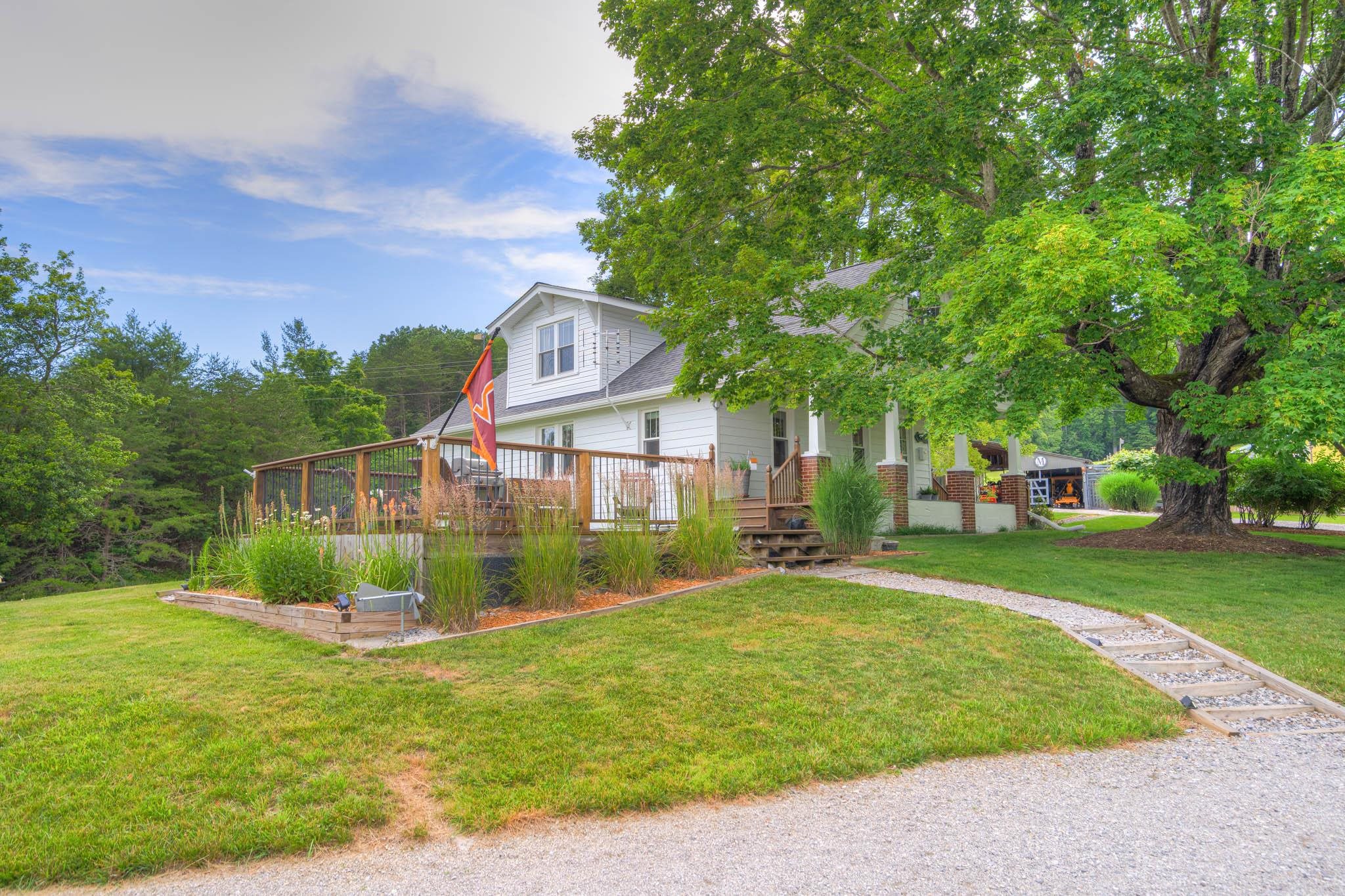 9169 BEAR CLAW FARMS Lane