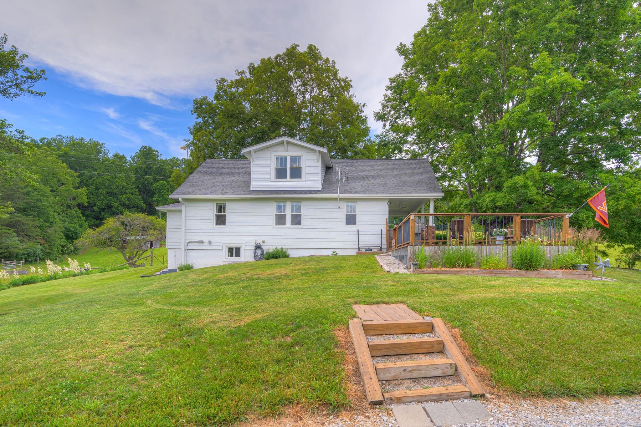 9169 BEAR CLAW FARMS Lane