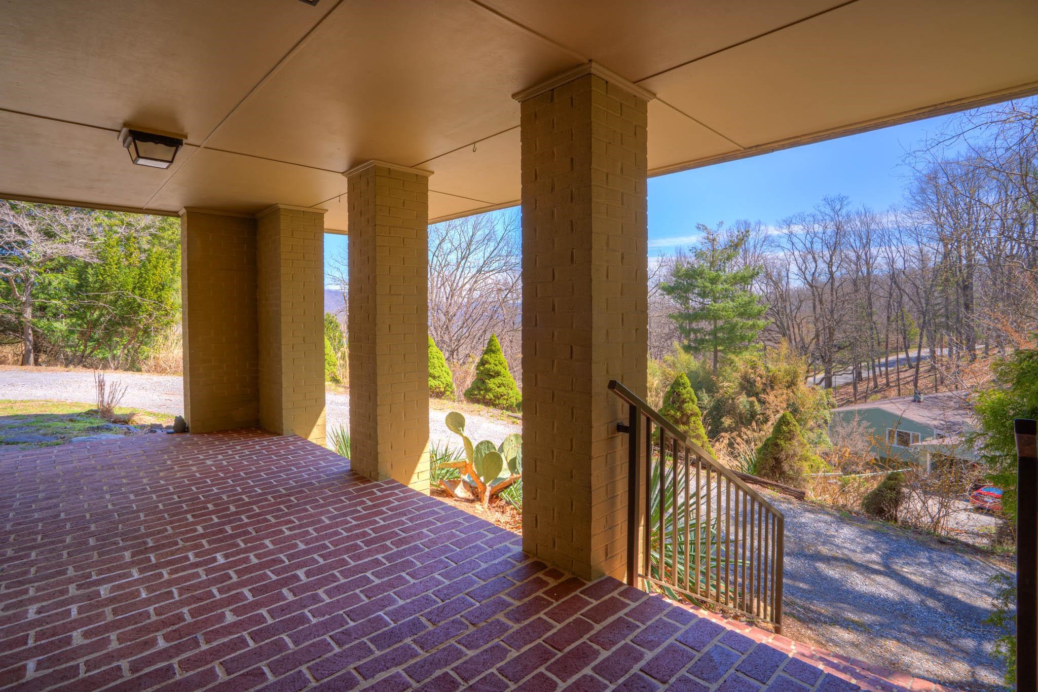 1002 Highland Circle