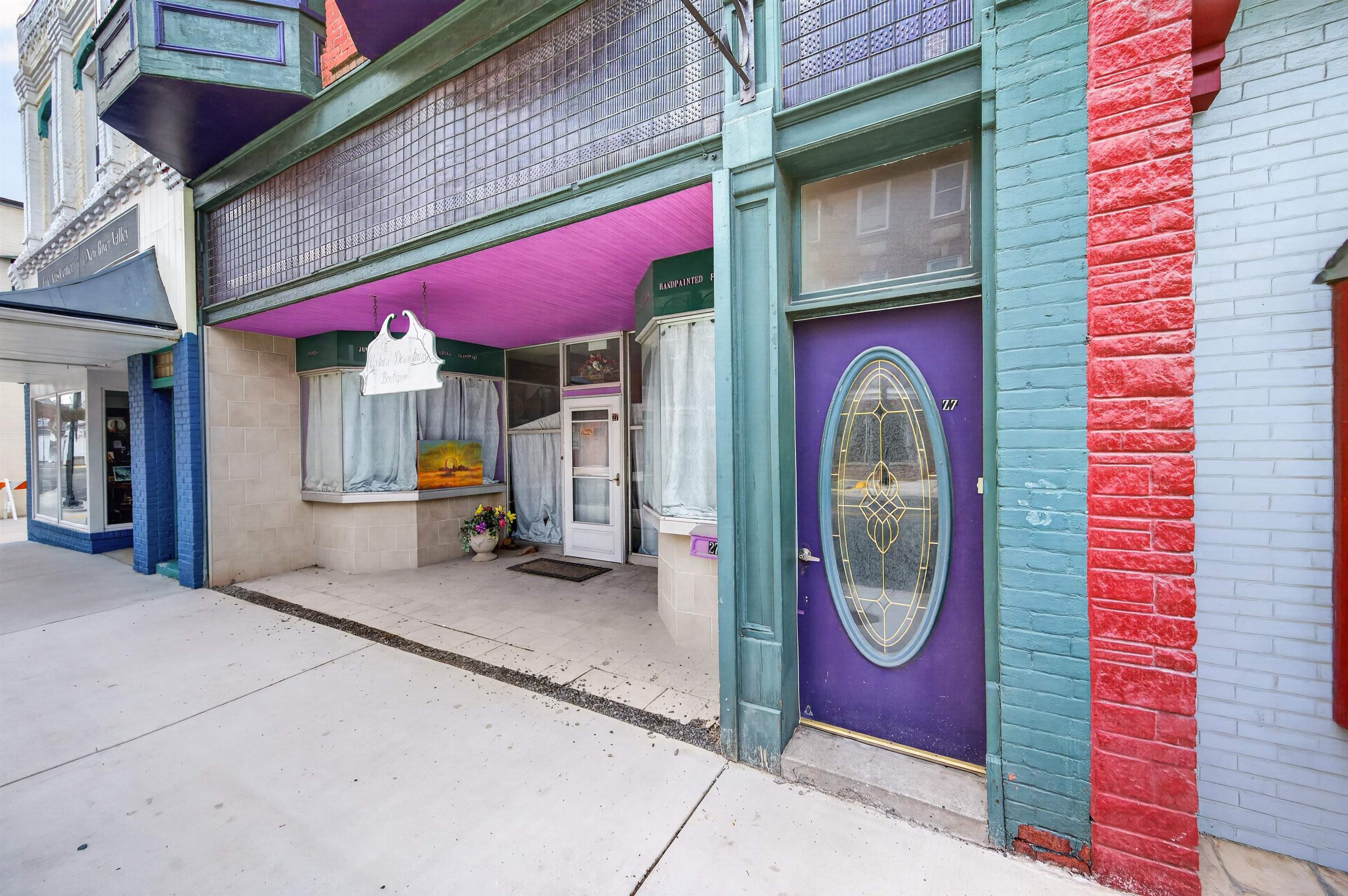 27 W Main Street