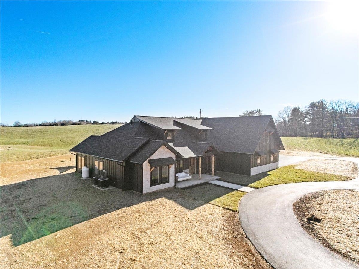 7194 Gate 10 Road