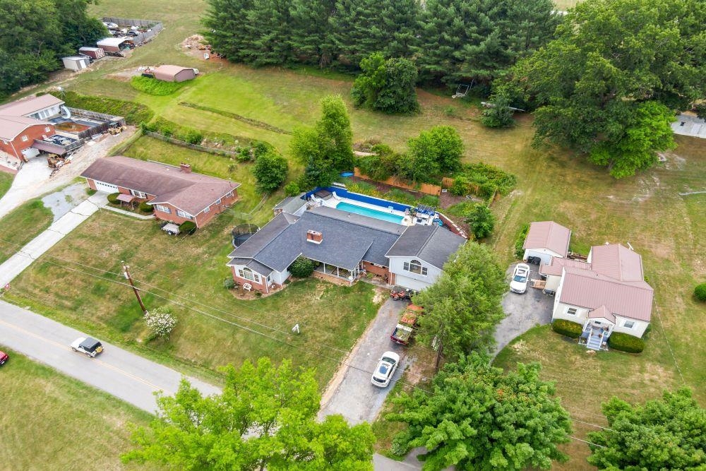 712 Mercer Road