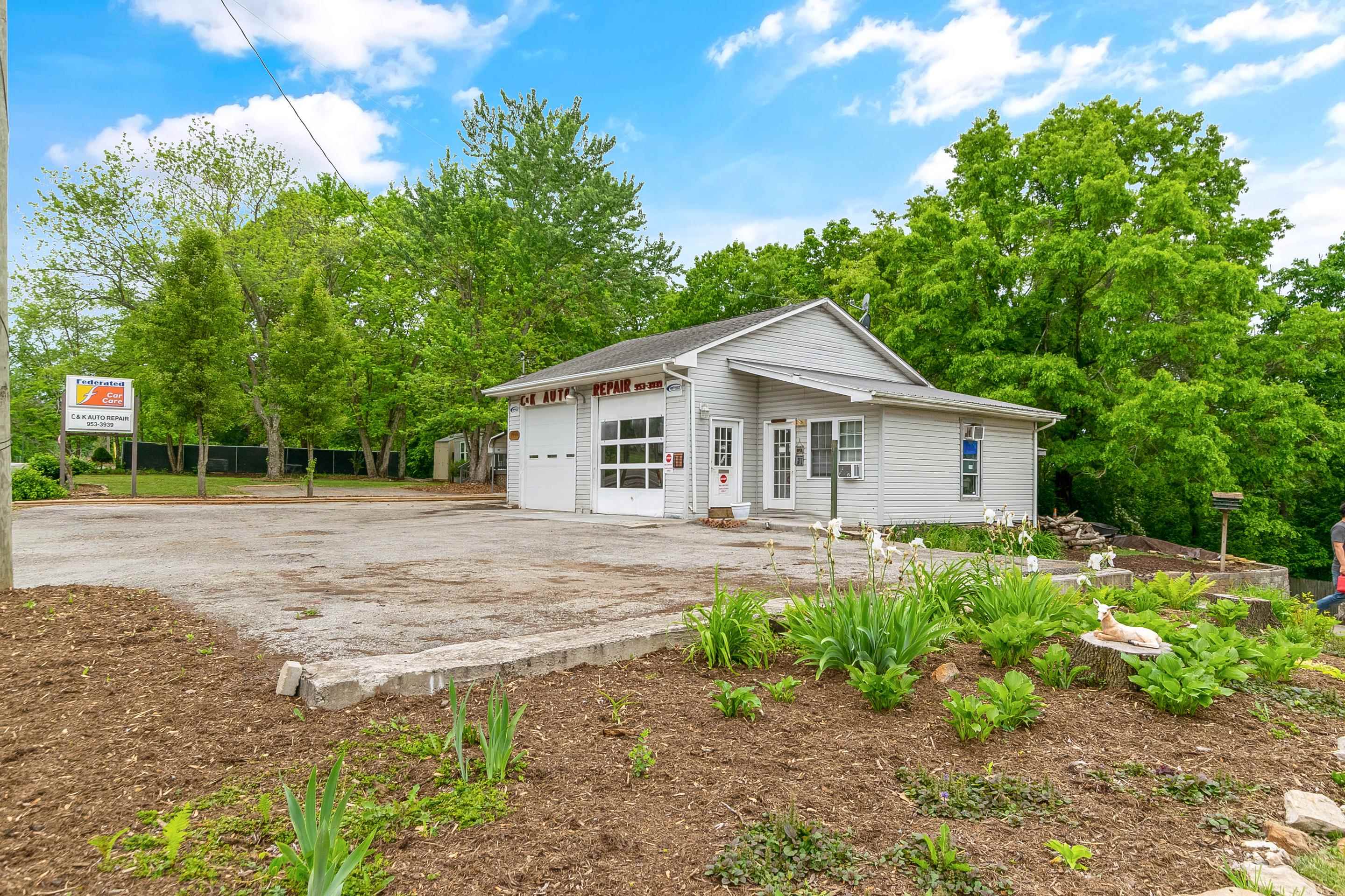 907 Magnolia Lane