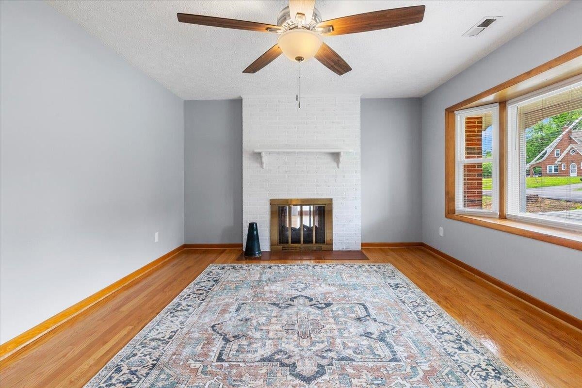 Listing 11